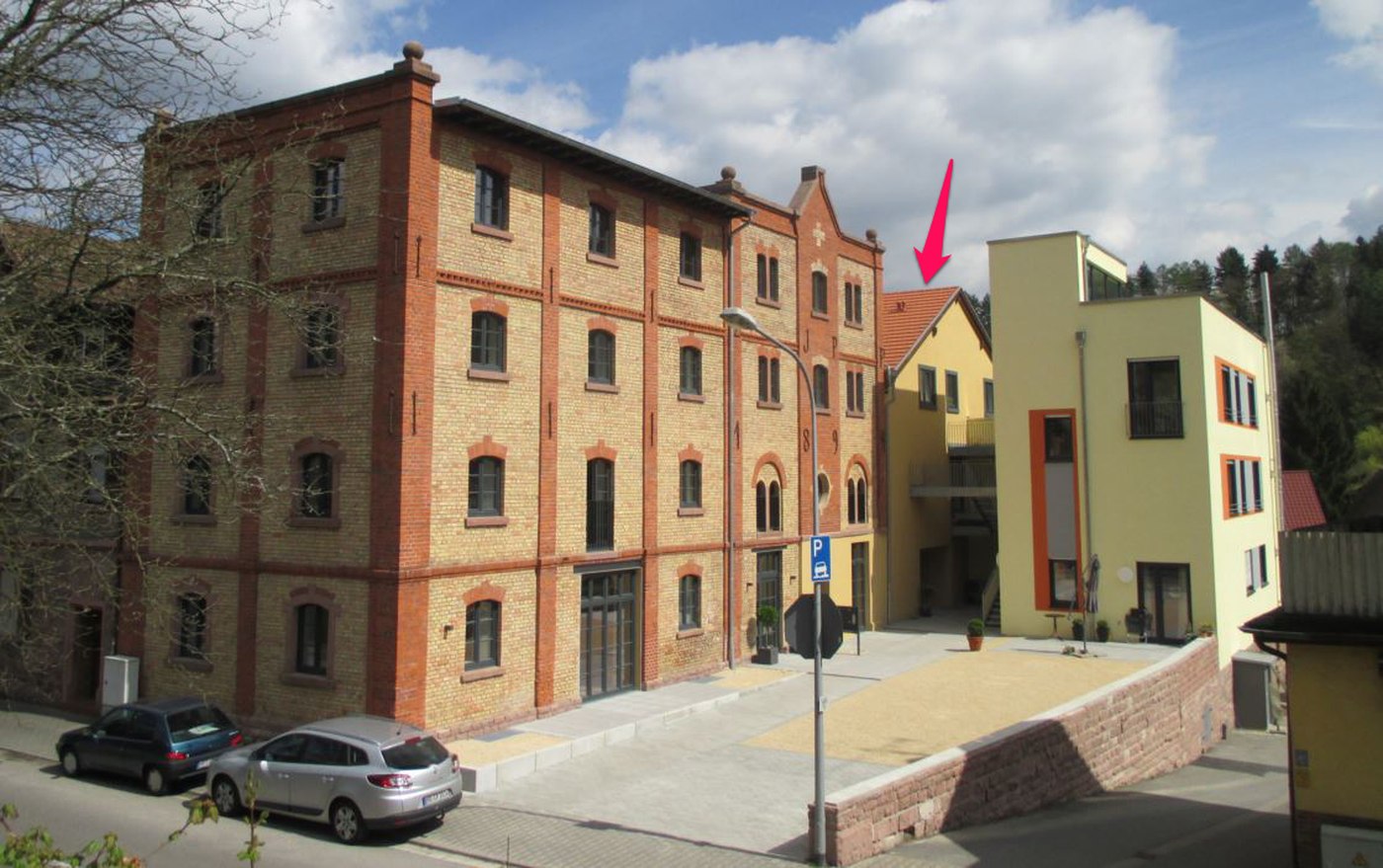 Historisches Ensemble der Alten Brauerei mit markierter Wohneinheit 5